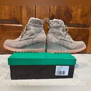 Chocolat Blu Myla Wedge in Taupe